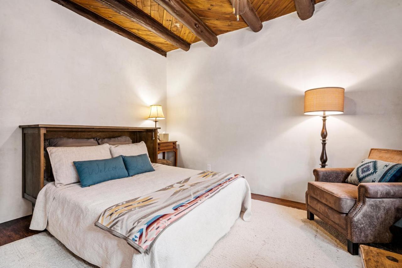 Pueblo Revival Villa Taos Exterior foto